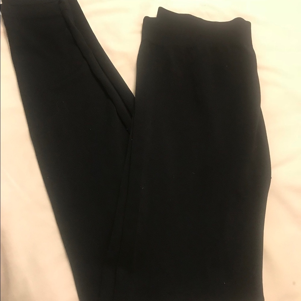 Black leggings.